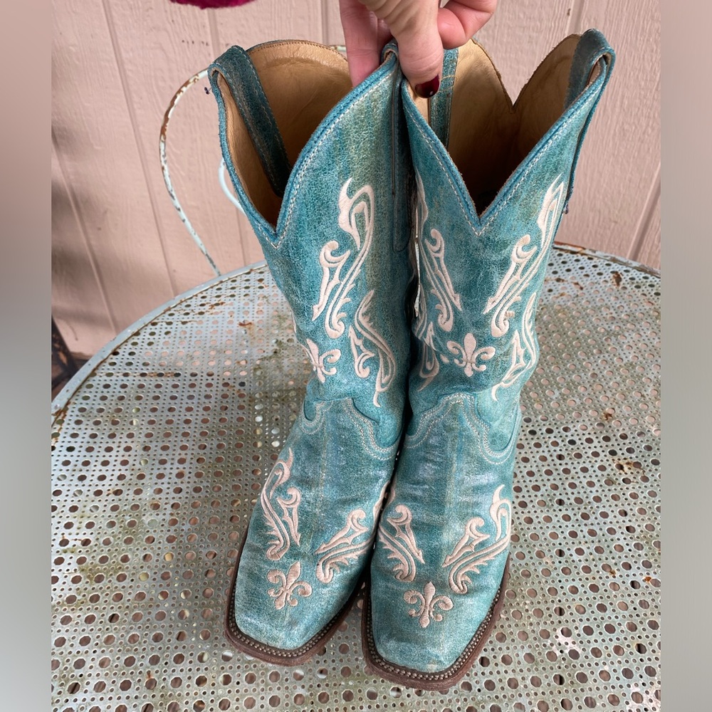 Size 9 corral boots cowgirl boots